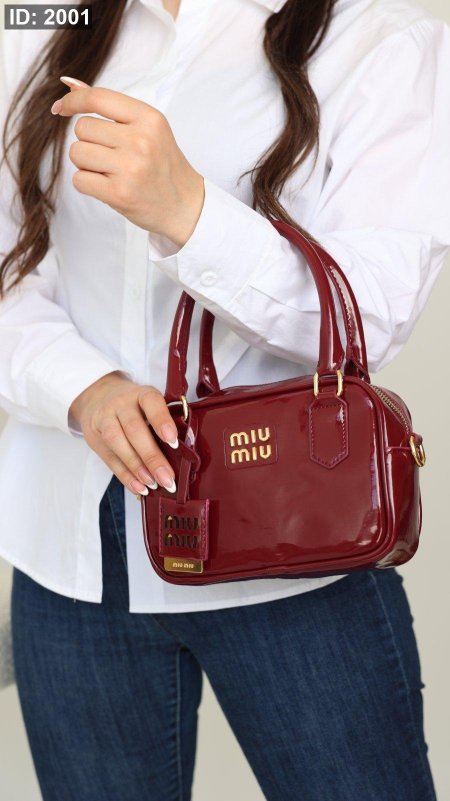شنطة - Miu Miu مربع / غير شامل علبة