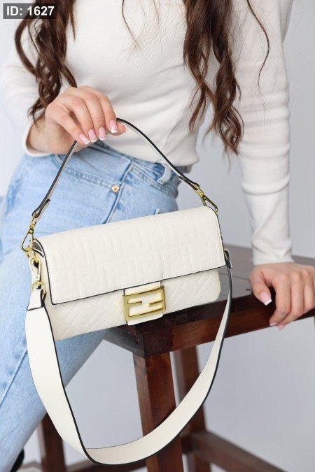 شنطة - Fendi / شامل علبة الشركة