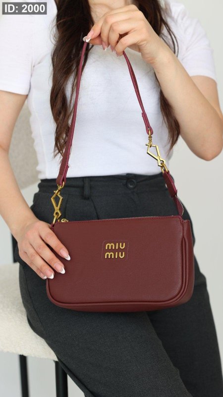 شنطة - Miu Miu مربع / غير شامل علبة