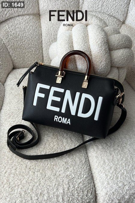 شنطة - Fendi / كروس